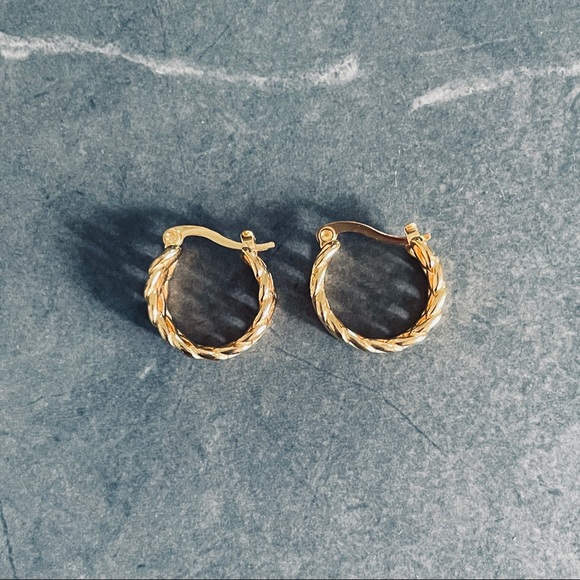 18K GOLD PLATED | NEW Huggie Earrings - Picture 9 of 10